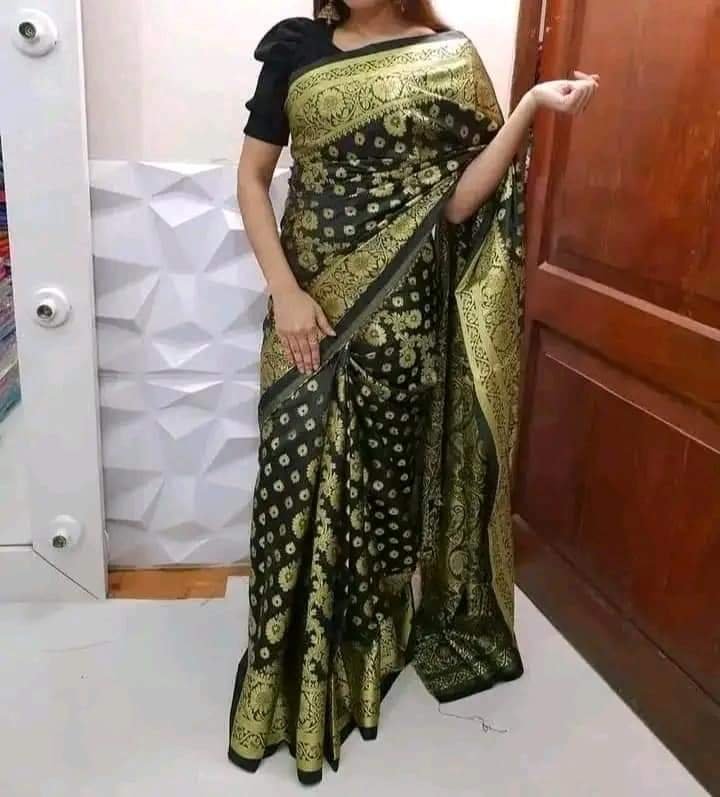 Black saree gift packag. টাঙ্গাইলের কাতান শাড়ি - Image 2